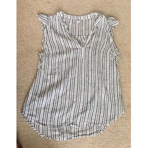 Old Navy V-neck Sleeveless top